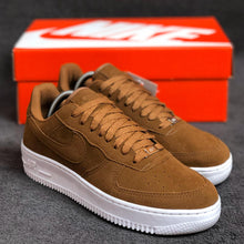 Carregar imagem no visualizador da galeria, TÊNIS NIKE AIR FORCE 1 CAMURÇA
